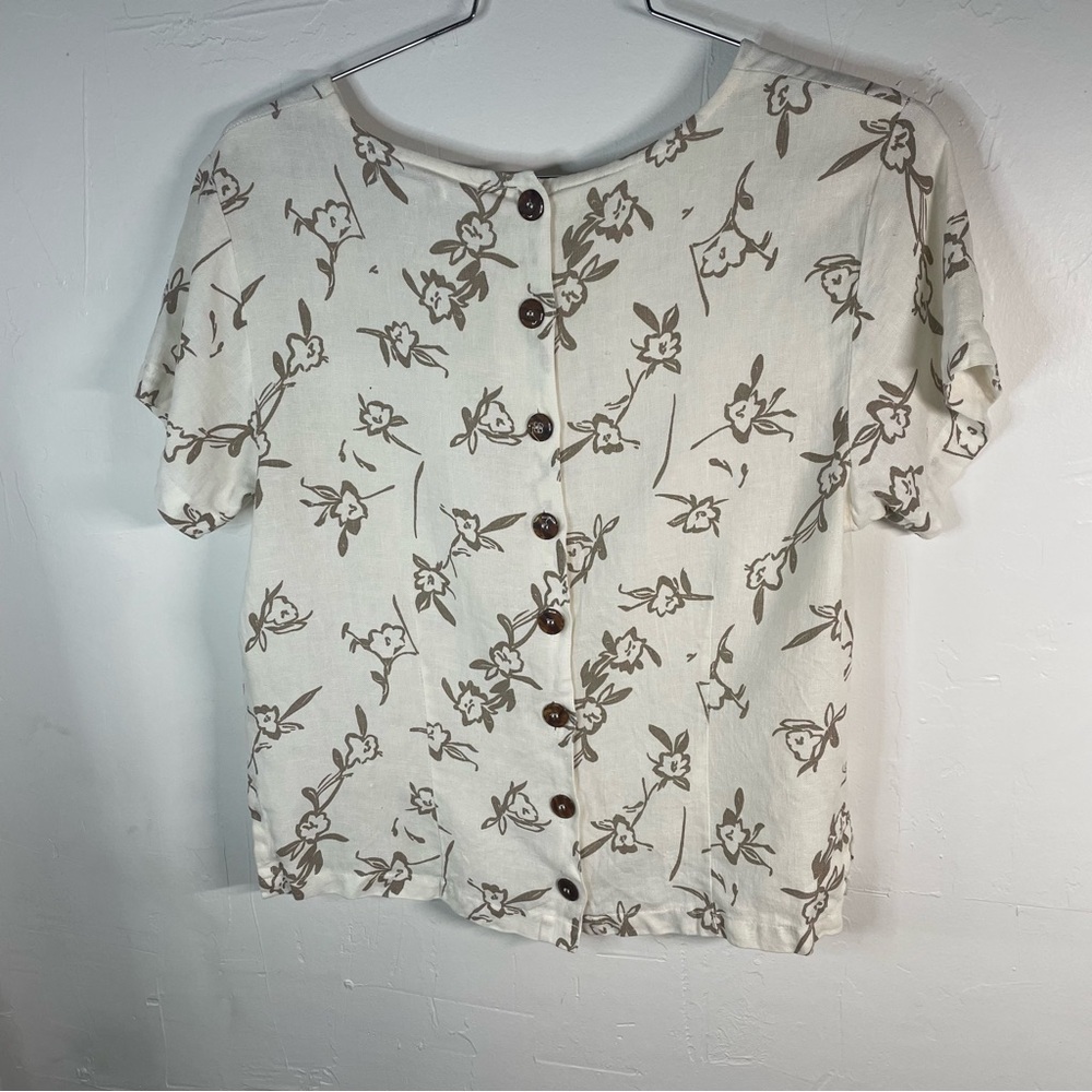 Linen floral Cream and Tan Button Back Short Sleeve Top - Picture 2 of 8